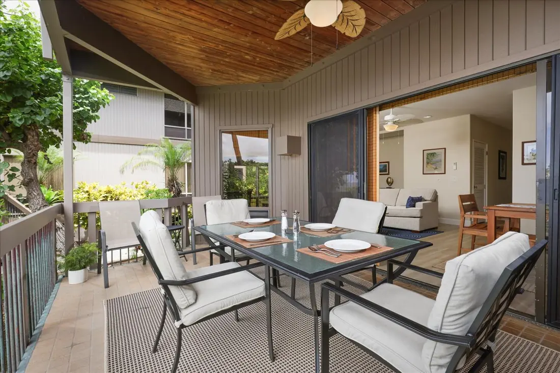 Lanai opening directly into the living room