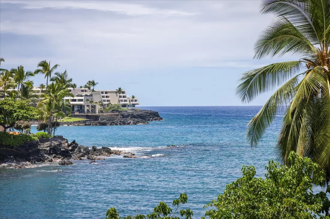 Blue ocean beyond Heʻeia Bay
