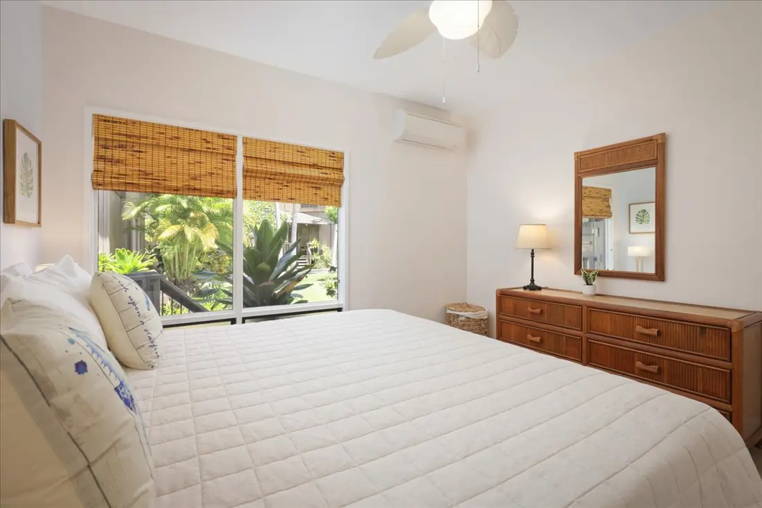Second king bedroom with tropical views